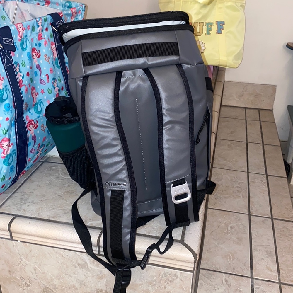 NWOT OtterBox Backpack Cooler